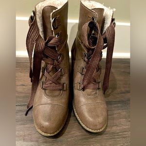 Boots with a wedge size 8.5 worn once